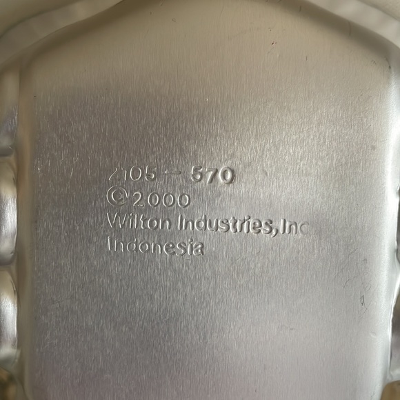 Wilton Guitar Cake Pan - 2000 - Like New 🎸 - Picture 9 of 9